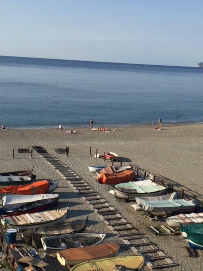 Sabrina'S Relax Fra Mare E Storia Apartman Savona Kültér fotó